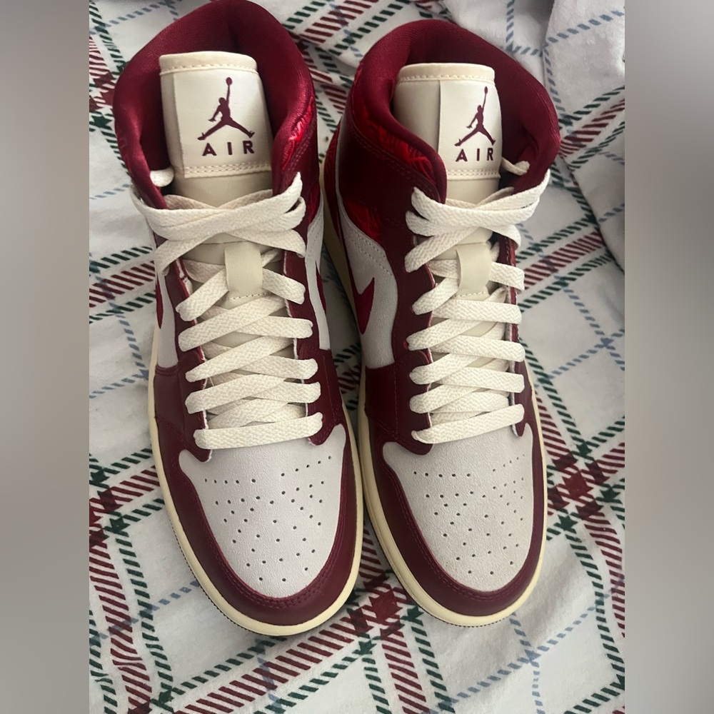 Brandnew with Box Aj1